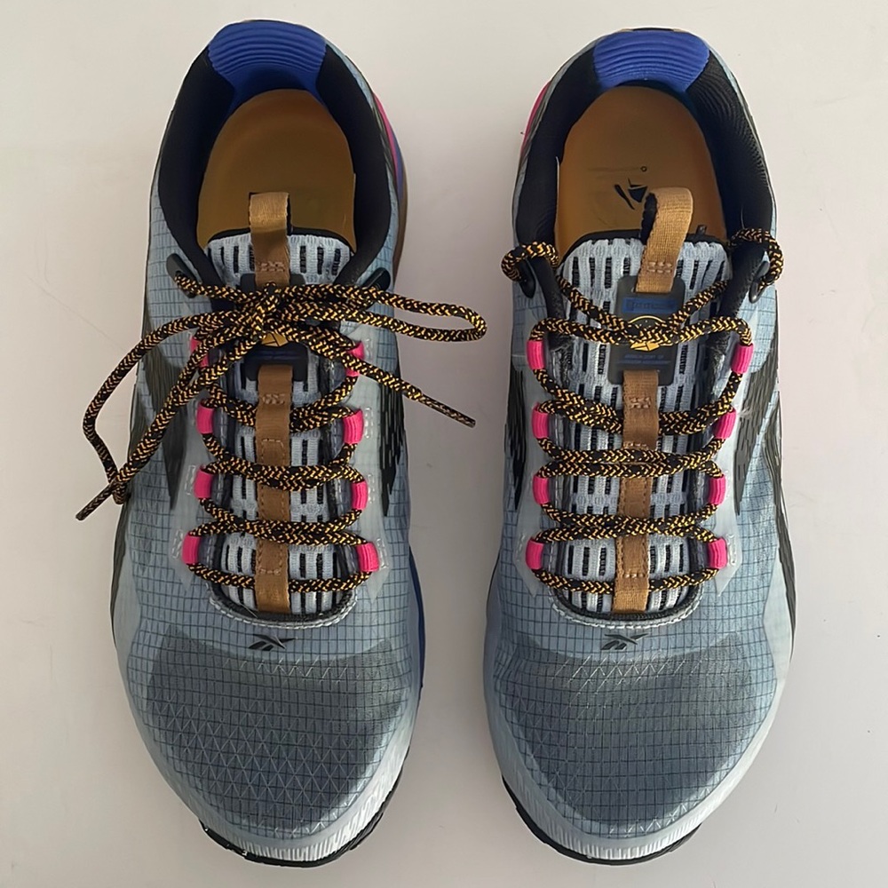 Cross-trainer athletic shoe with comfortable wide toe box